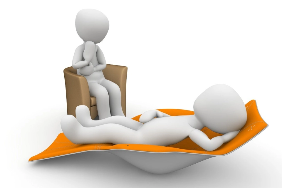 Illustration d’une séance d’accompagnement individuel entre un praticien et une personne allongée, symbolisant l’écoute et le travail thérapeutique