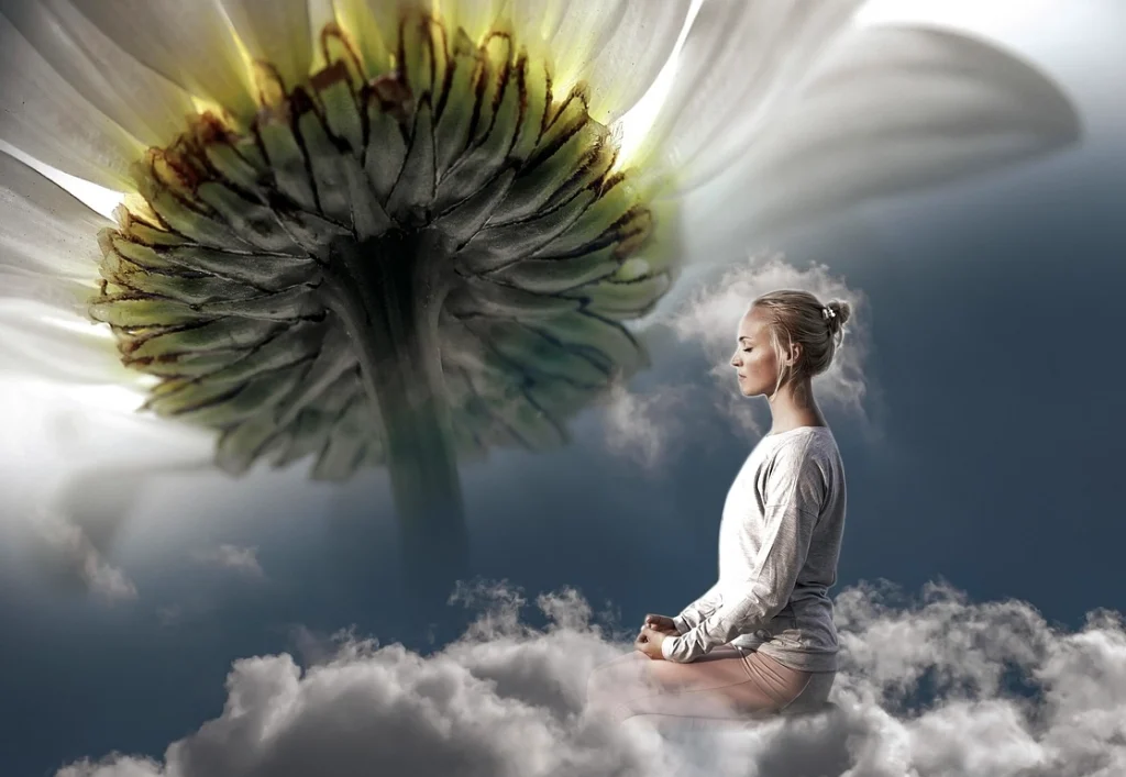 Femme en méditation dans les nuages, symbole de sérénité et de transformation intérieure par l'hypnose pour perdre du poids durablement à Saint-Denis-Catu