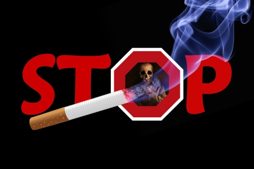 Image symbolique d’un message « STOP » au tabac, illustré par une cigarette en feu avec une tête de mort, représentant les dangers du tabagisme. Hypnose pour arrêter de fumer à Cahors (Lot 46).